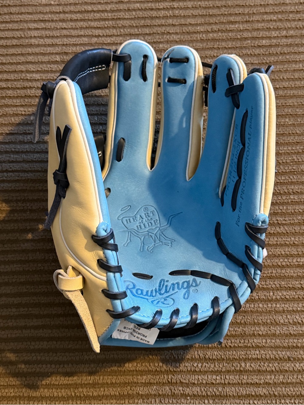 Rawlings Blue & Cream Leather Baseball Glove with Black Lacing NEVER USED 1 flaw